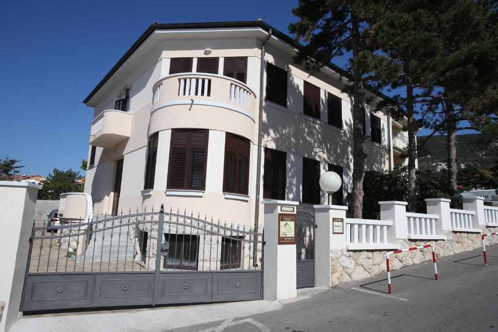 Baska House | Apartment & Rooms Three Angels