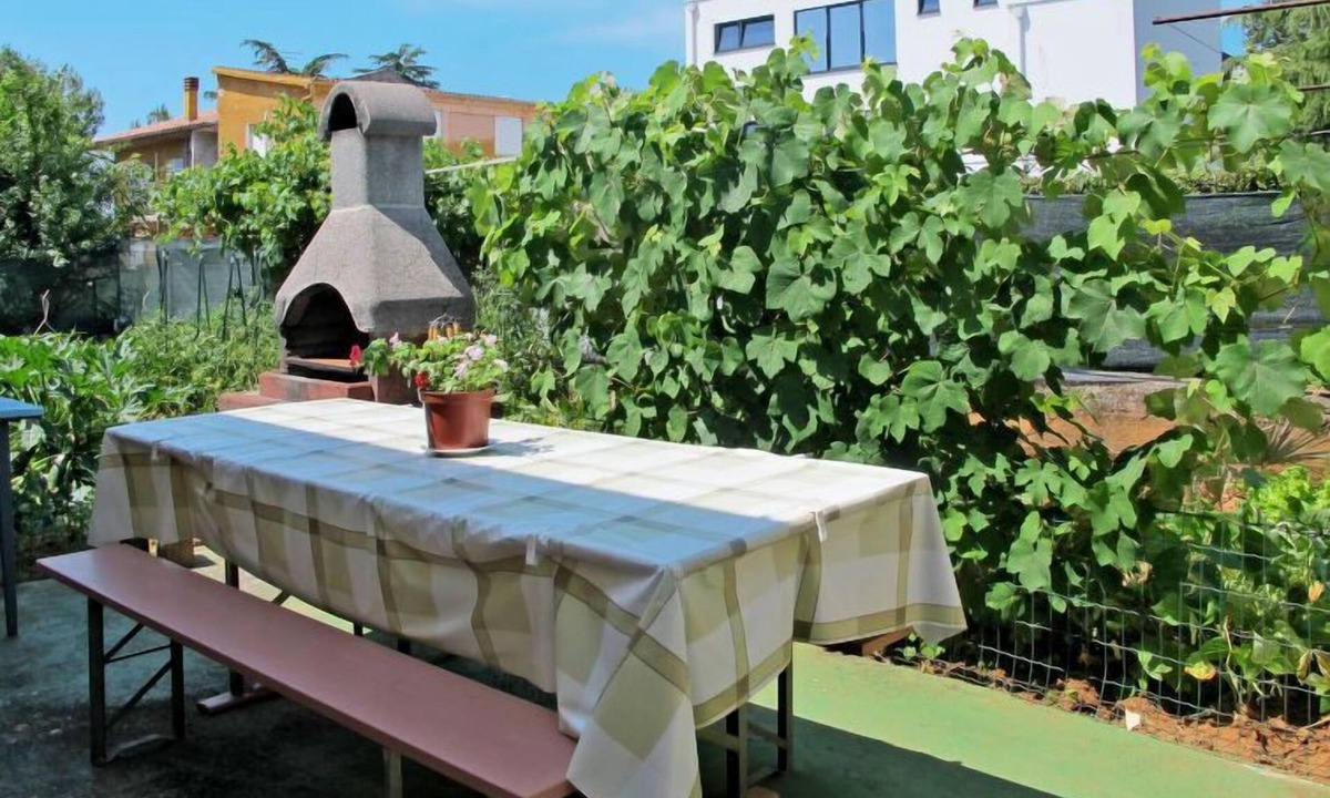 Valdebek Apartment | Apartment Ruža (PUL610) in Pula - 8 persons, 4 bedrooms