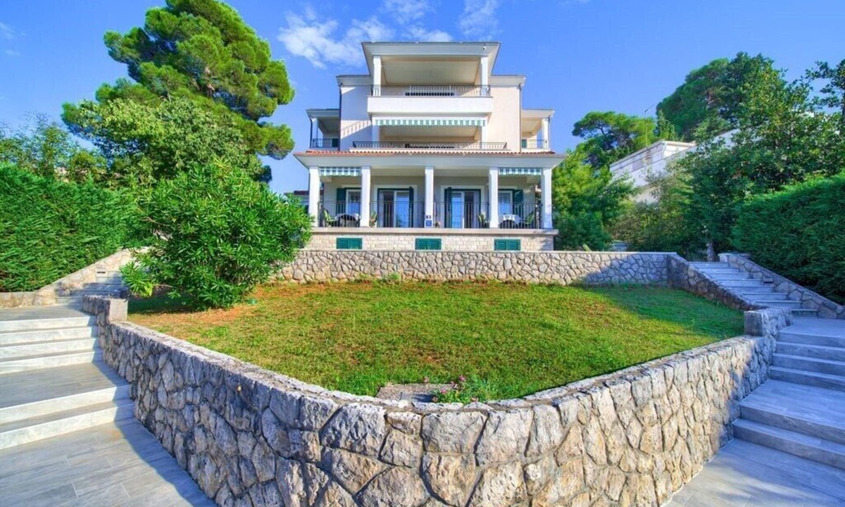 Malinska Apartment | Apartment Škarpa 1 right by the sea