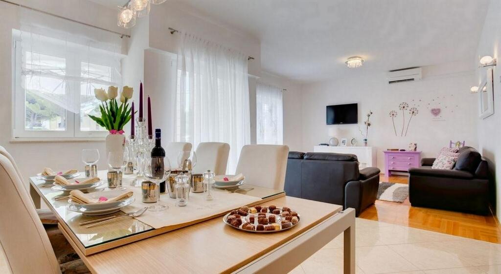 Stobrec Apartment | Apartment Taras