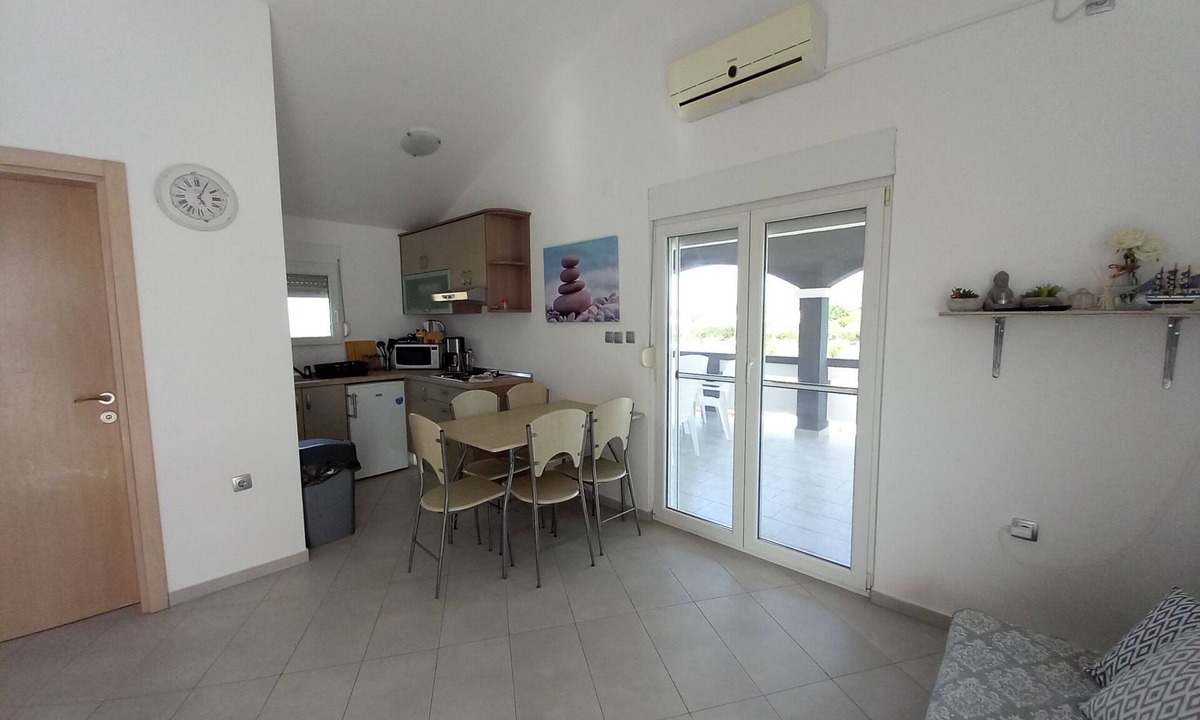 Podgradina Apartment | Apartment With a Pool, Mountainview, Near the Sea!