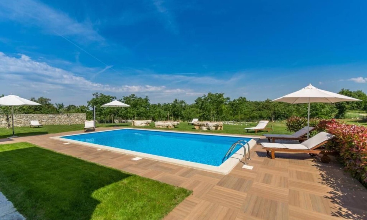 Veleniki Condo | Apartment with pool, 6 persons, 6 km from Poreč, near the restaurant Daniela.