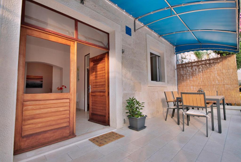 Mimice Apartment | Apartment Žara 2 with Boat Place