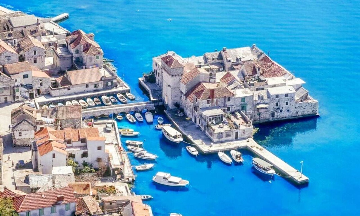 Kastel Gomilica Apartment | Apartments Dujo, (15846), Kaštel Gomilica, hr