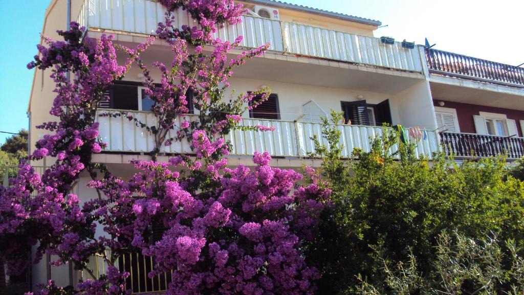 Krizna luka Apartment | Apartments Green & Orange