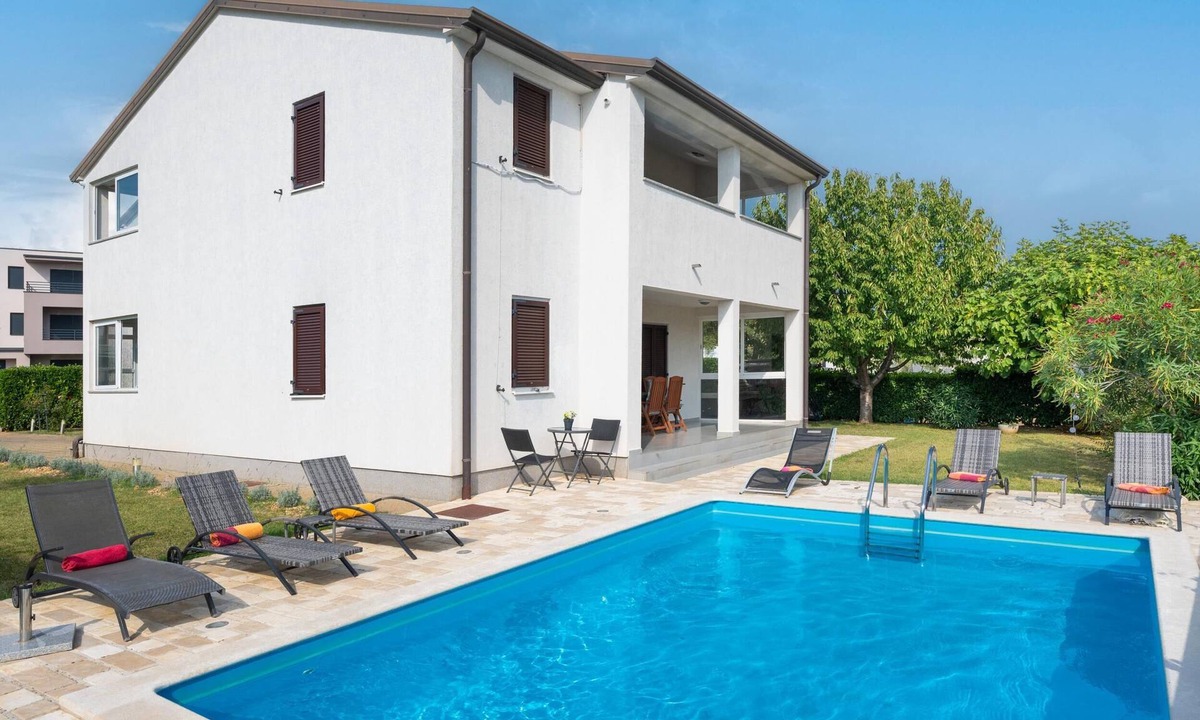 Nova Vas Apartment | Apartments Heidi with shared Pool (Ap 1)