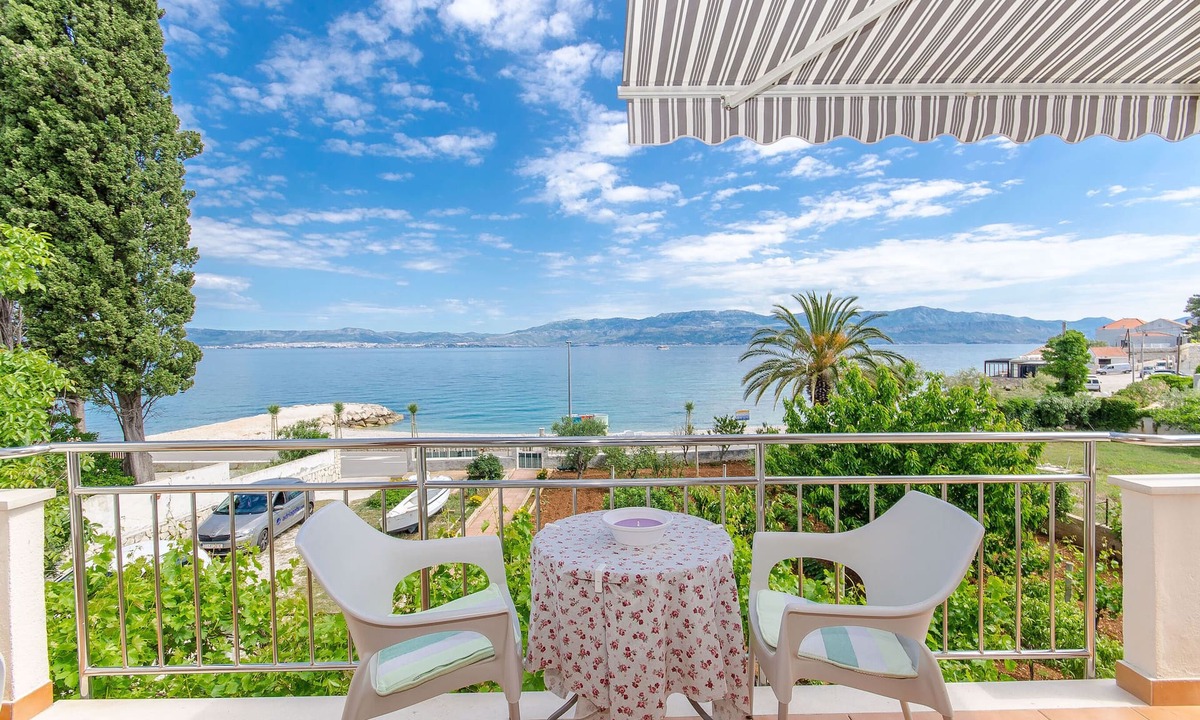 Sutivan Apartment | Apartments Jerko (34931-A1) - Sutivan - island Brac