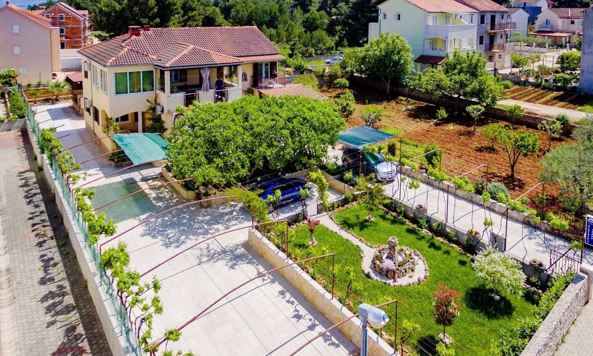 Mirce Apartment | Apartments Jerko - Standard One Bedroom Apartment with Terrace