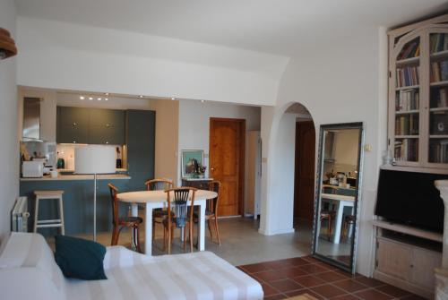 Istok Apartment | Apartments Natura Makarska with free parking