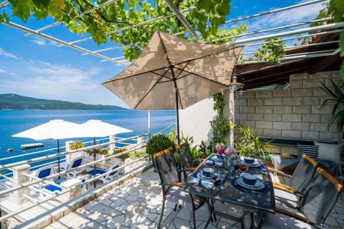 Slano Apartment | Apartments Ratac Lobrović with private beach and beautiful sunset