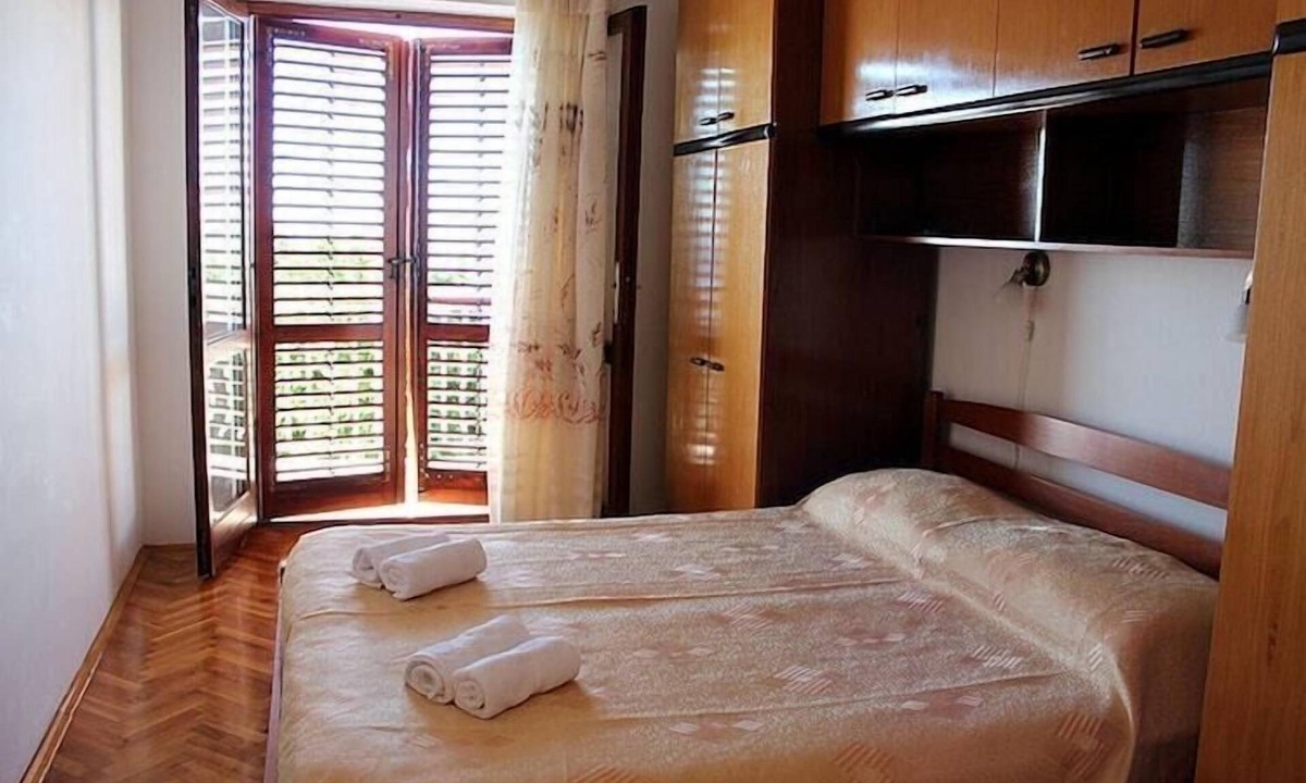 Gornji Kono Apartment | Apartments Stella - Three-Bedroom Apartment with Balcony and Terrace