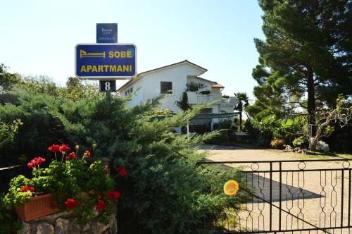 Pinezici Apartment | Apartments Stivic