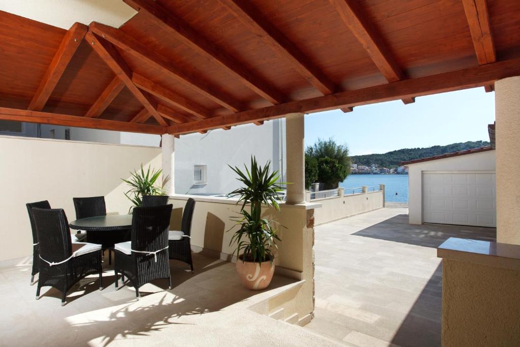 Tijesno Apartment | Apartments Tisno - Villa Mare