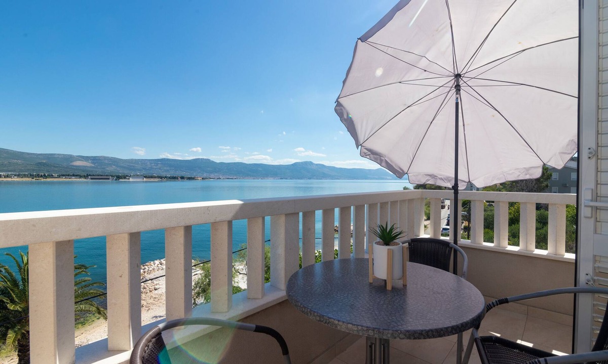 Mastrinka Apartment | Apartments Tokić (30131-A3) - Arbanija (Ciovo)