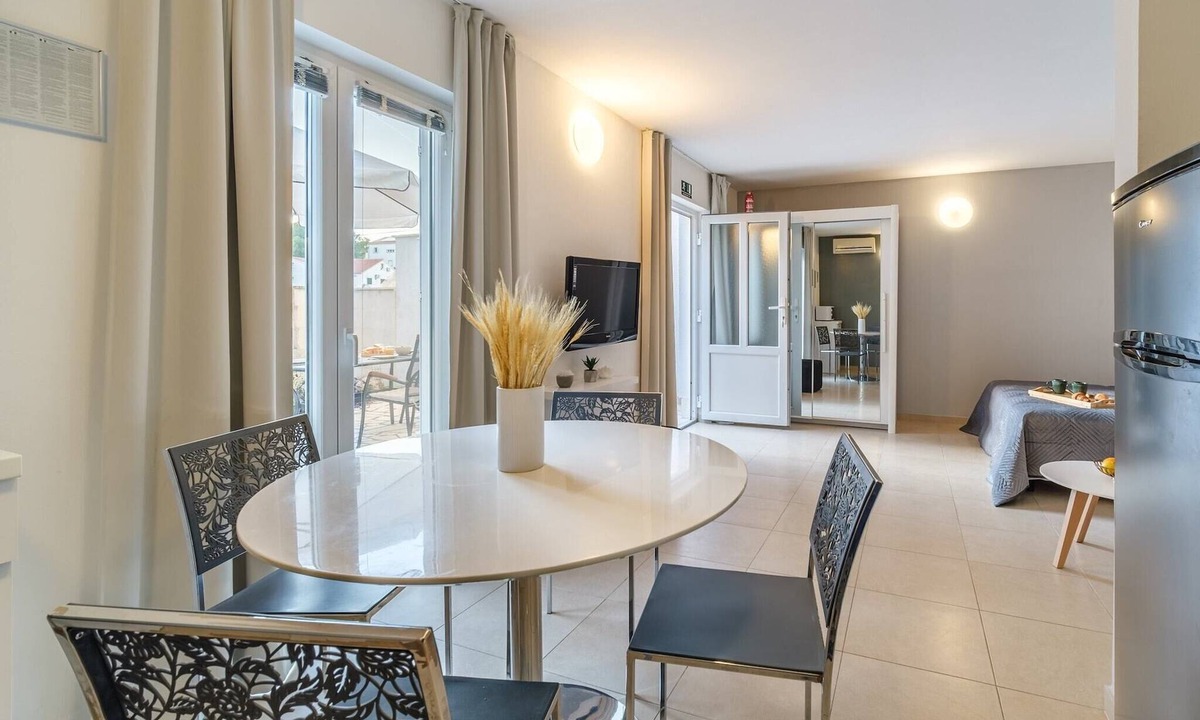 Sutivan Apartment | Apartments Tomy - Studio Apartment with terrace