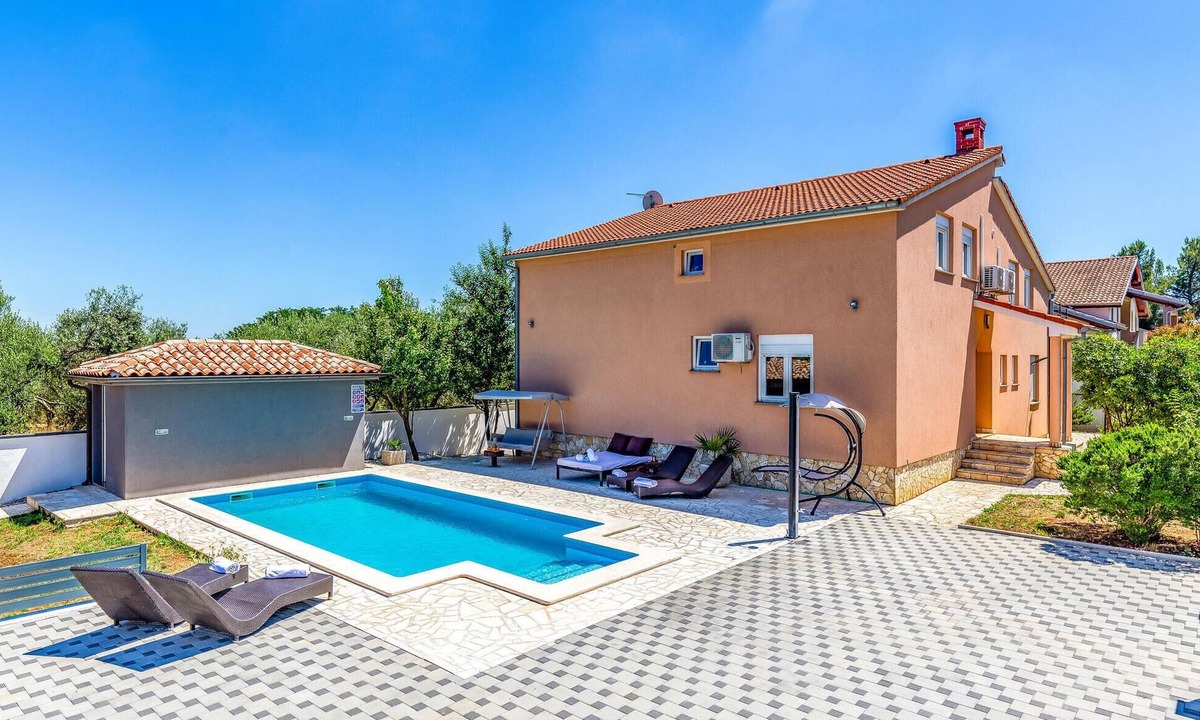 Valdebek Apartment | Awesome apartment in Pula with swimming pool