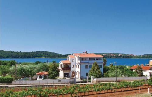 Pomer Apartment | Awesome Apartment In Pula With House Sea View