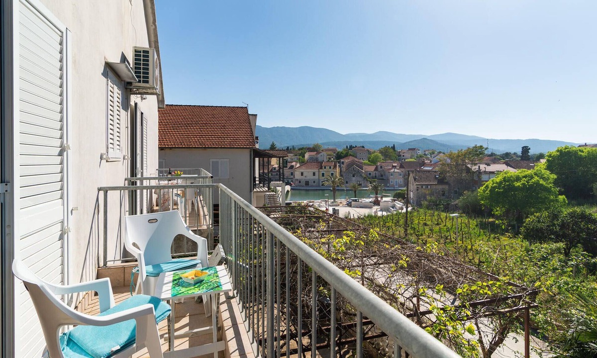 Vrboska Apartment | Awesome apartment in Vrboska with WiFi