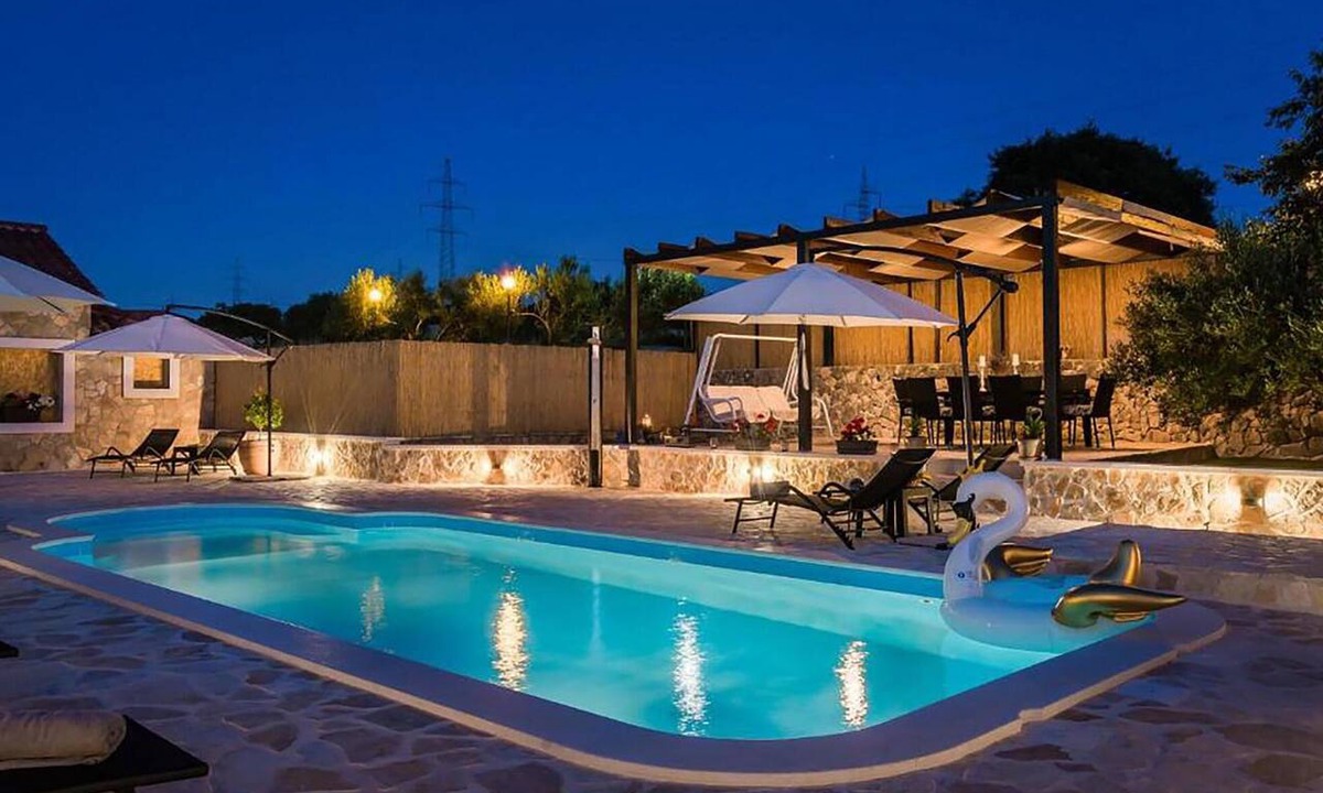Danilo House | Awesome home in Danilo