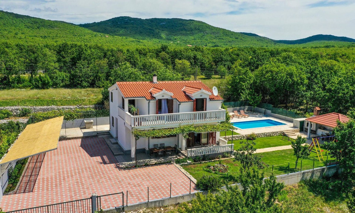 Central Dalmatia House | Awesome home in Blato Na Cetini