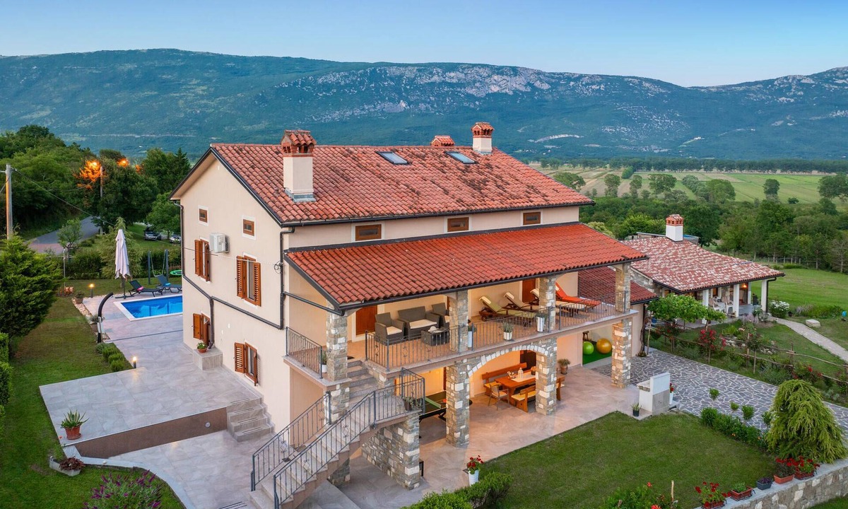 Purgarija Cepic House | Awesome home in Krsan with private swimming pool, can be inside or outside