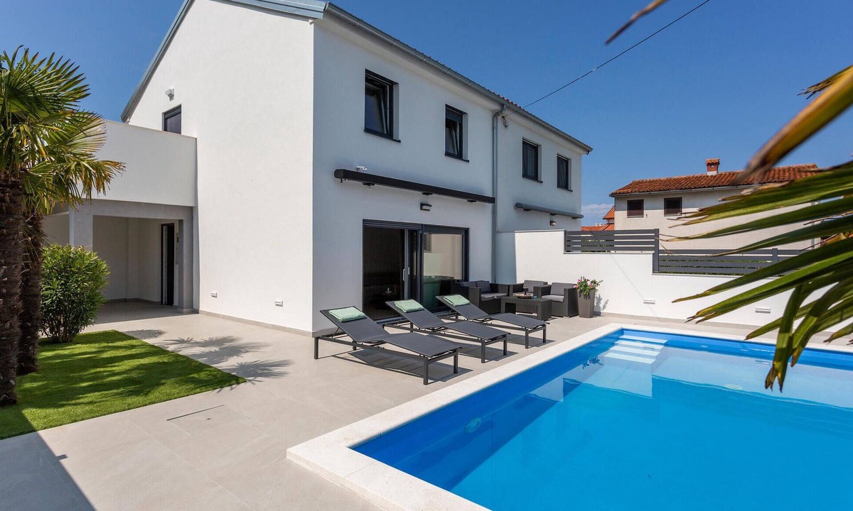 Njivice House | Awesome home in Njivice