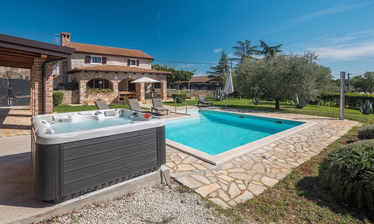 Kosinozici House | Awesome home in Porec