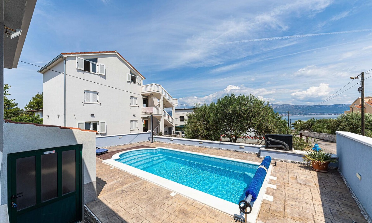 Slatine House | Awesome home in Slatine