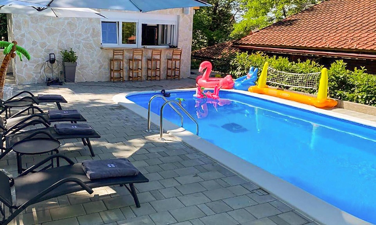 Veljun House | Awesome home in Slunj with sauna