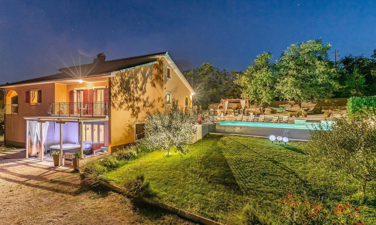 Tinjan House | Awesome home in Tinjan