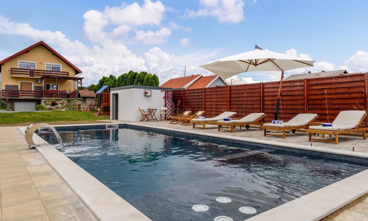 Kaptol House | Awesome home in Velika with heated swimming pool