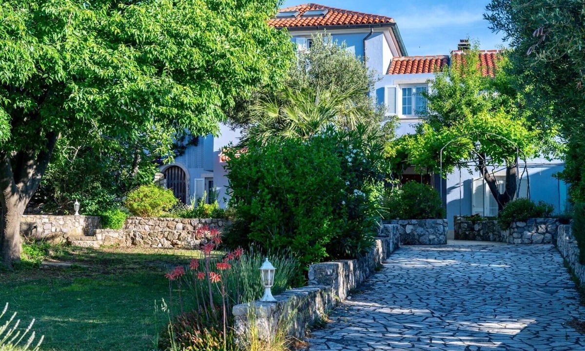 Nerezine Apartment | Beach apartment GALA with cozy terrace with sea view