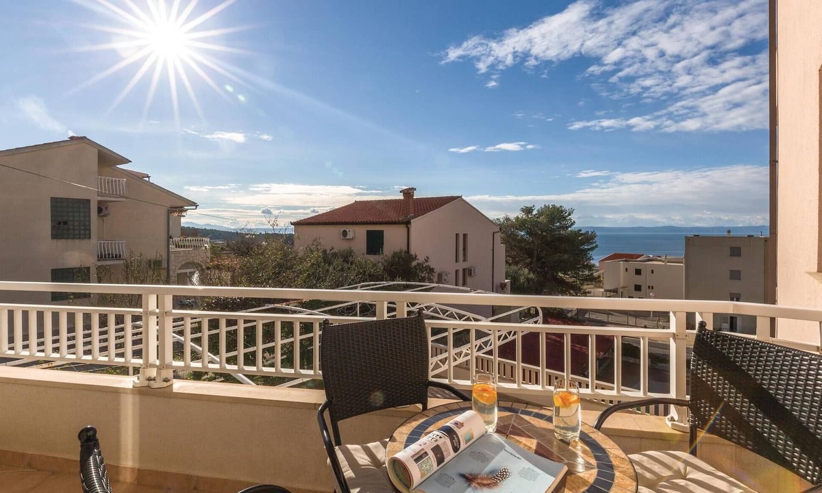 Makarska Apartment | Beach front apartment in Makarska
