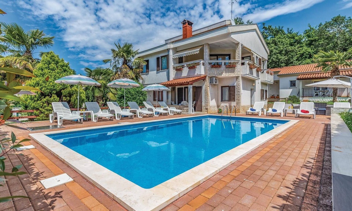 Kukci Apartment | Beach front apartment in Porec