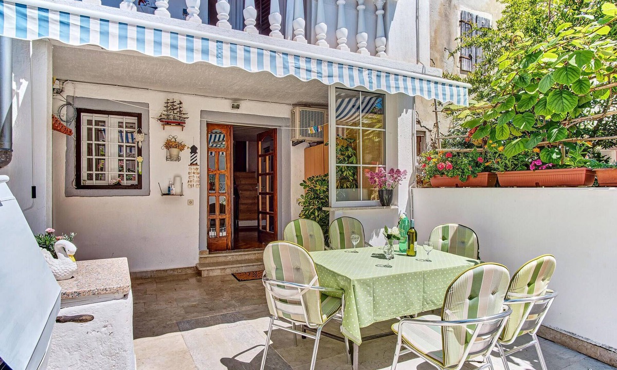 Cove Murtar House | Beach front home in Mali Losinj with WiFi