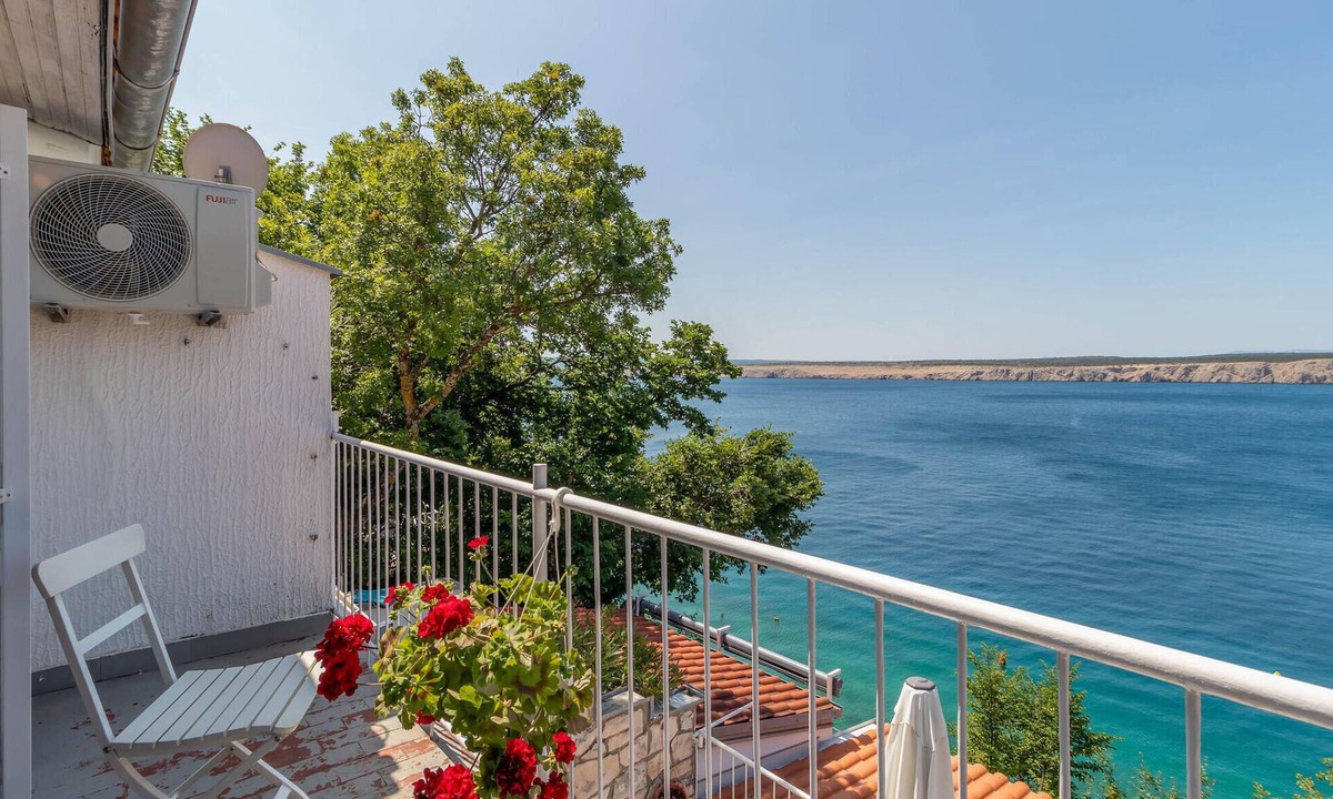 Jadranovo House | Beach front home in Jadranovo with house sea view