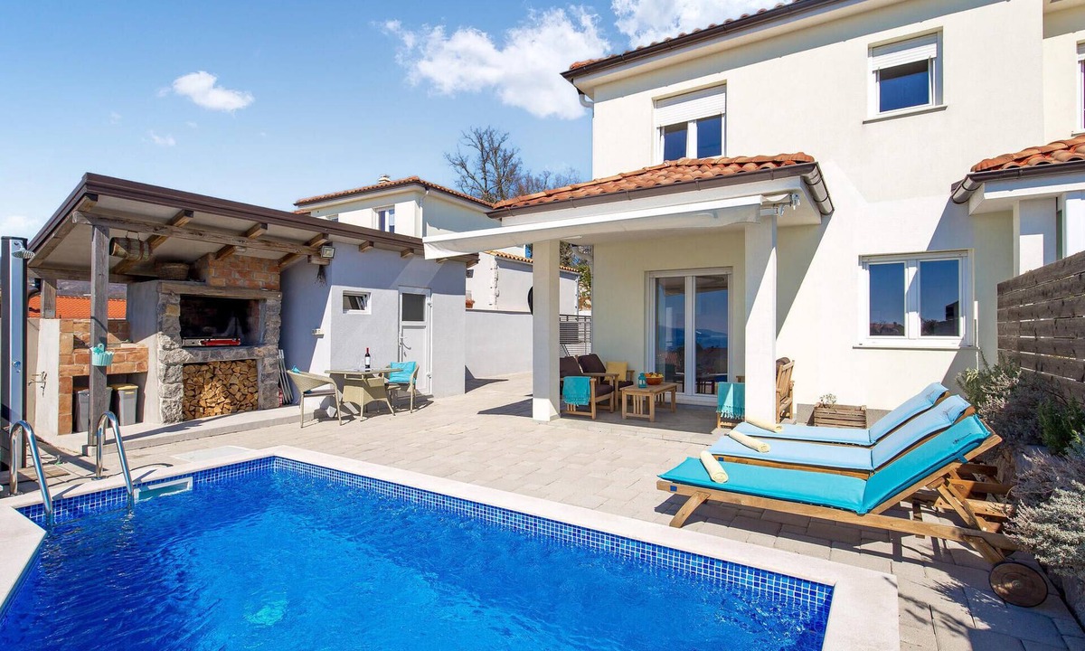 Sarsoni House | Beach front home in Kastav