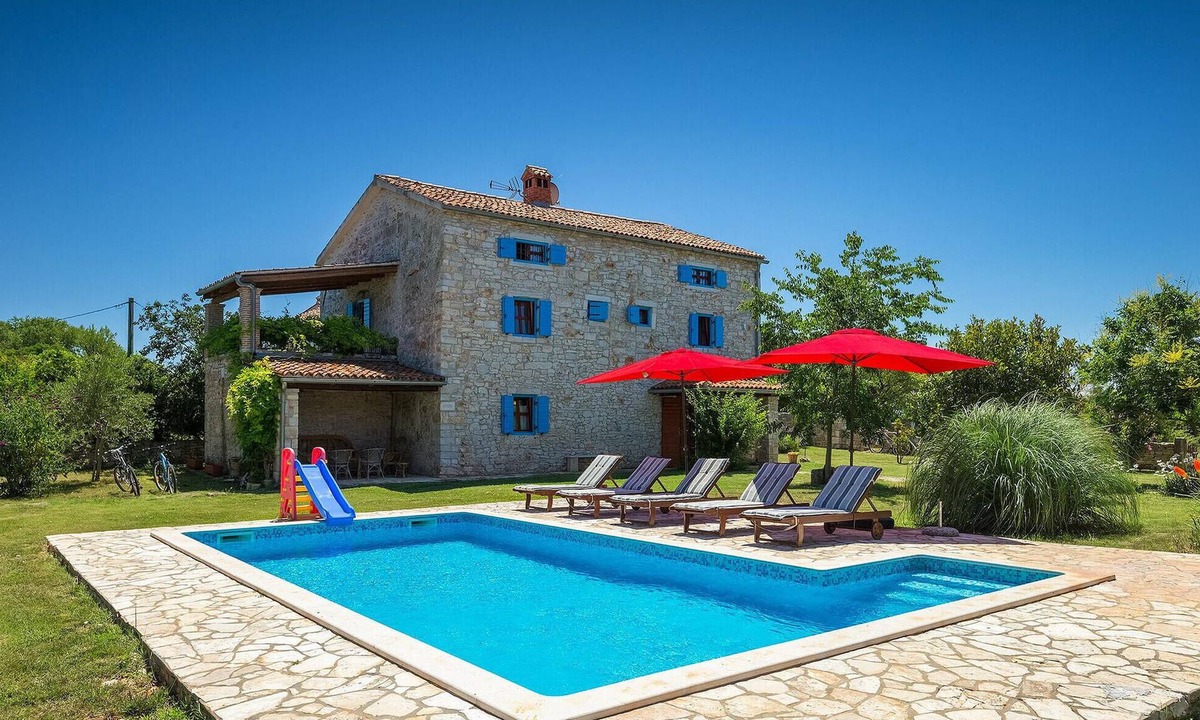 Gajana House | Beach front home in Pula