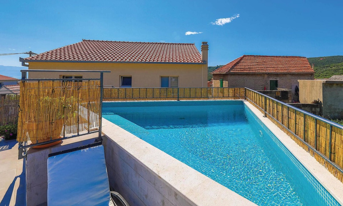 Slatine House | Beach front home in Slatine