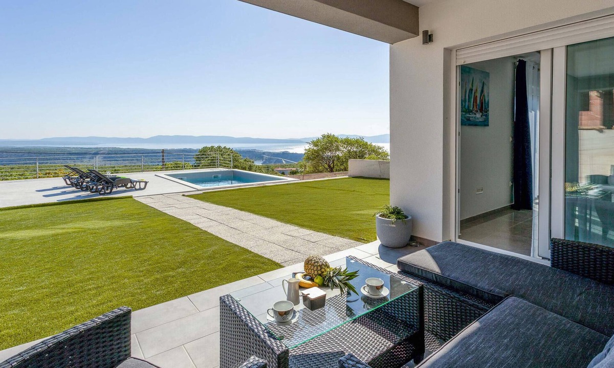 Smrika House | Beach front home in Smrika