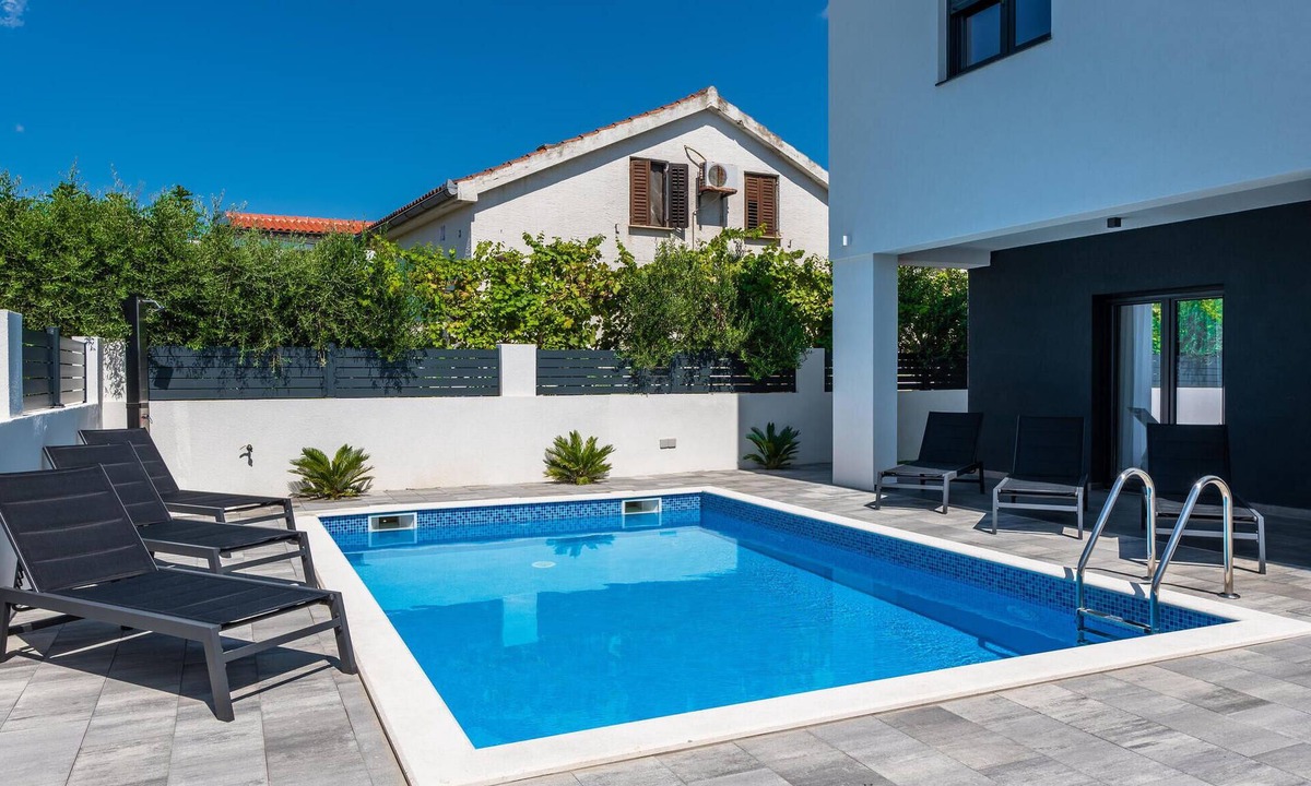 Vrsi House | Beach front home in Vrsi
