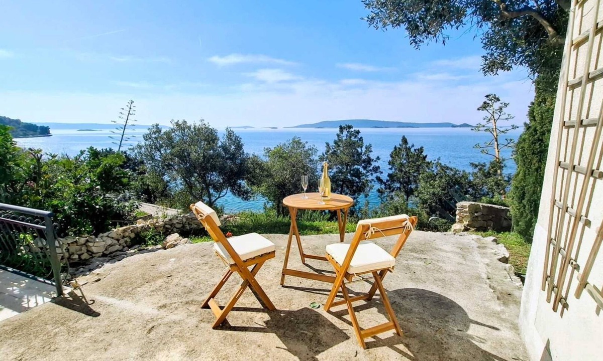 Okrug Donji Apartment | Beachside apartment Belle Vue 2
