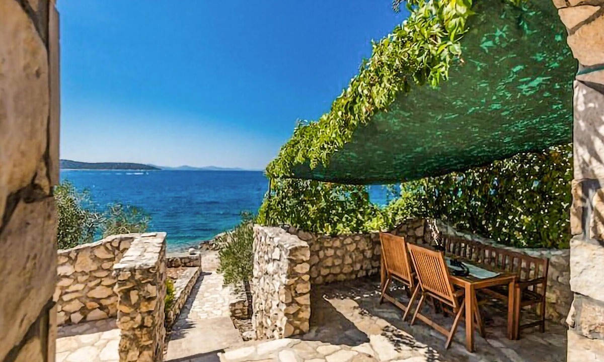 Tkon House | Beautiful and authentic vacation home with panoramic views of the sea.