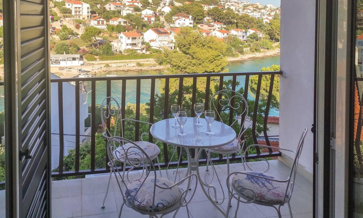 Businci Apartment | Beautiful apartment in Okrug Gornji with WiFi
