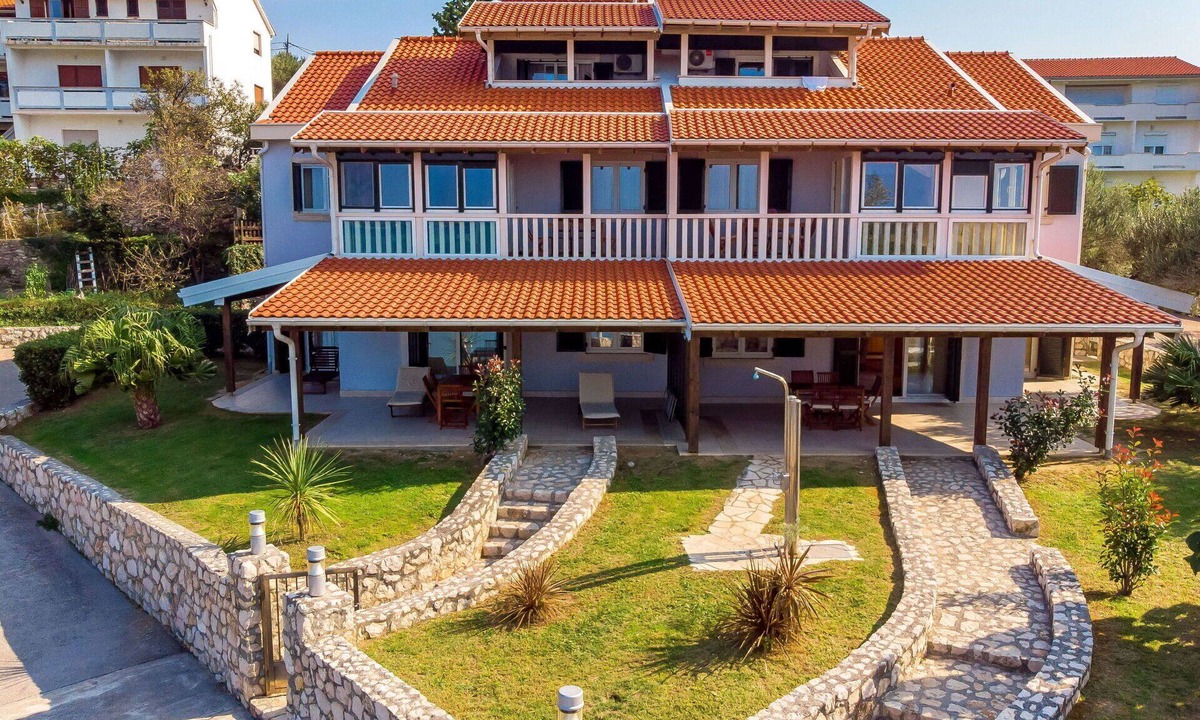 Rab Town Apartment | Beautiful apartment for 4 guests with WIFI, A/C, pool, TV, patio and pets allowed