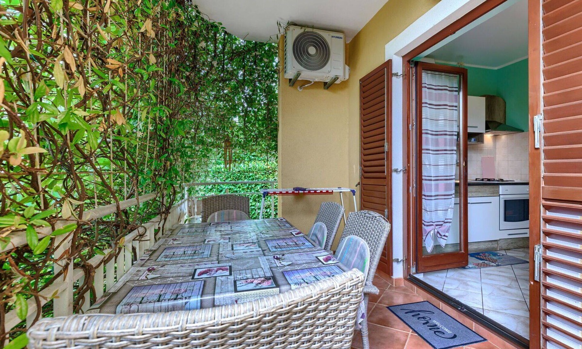 Karigador Apartment | Beautiful apartment for 4 guests with WIFI, A/C, TV and balcony
