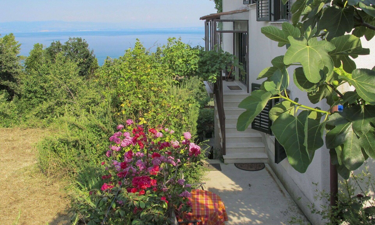 Mosenice Apartment | Beautiful apartment for 4 people with A/C, WIFI, TV and terrace