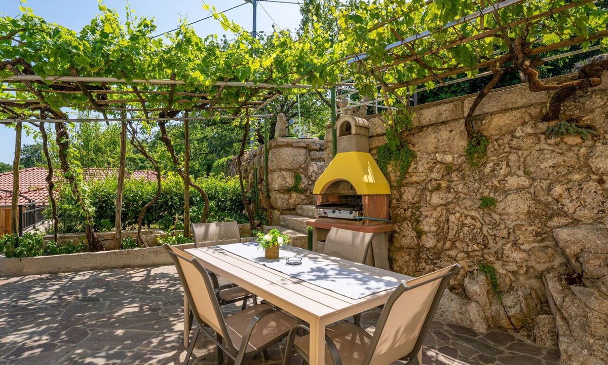 Tulisevica Apartment | Beautiful apartment for 5 people with A/C, WIFI, TV, terrace and panoramic view