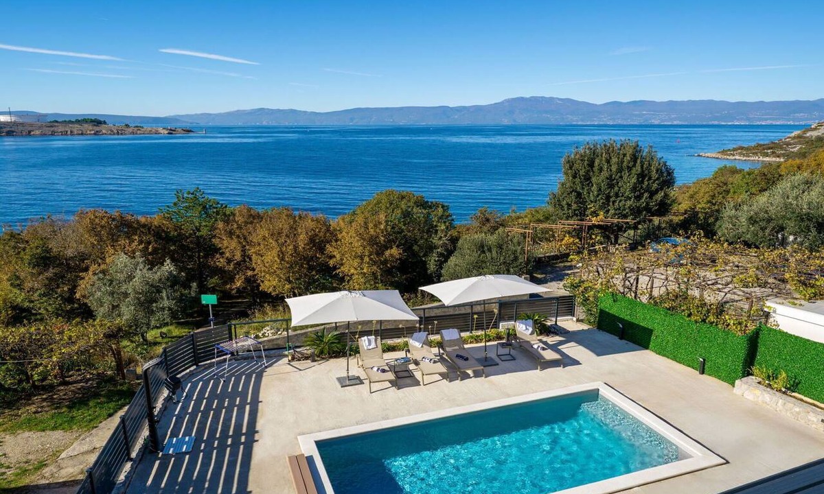 Municipality of Omisalj Apartment | Beautiful apartment for 6 guests with A/C, private pool, WIFI, TV and terrace