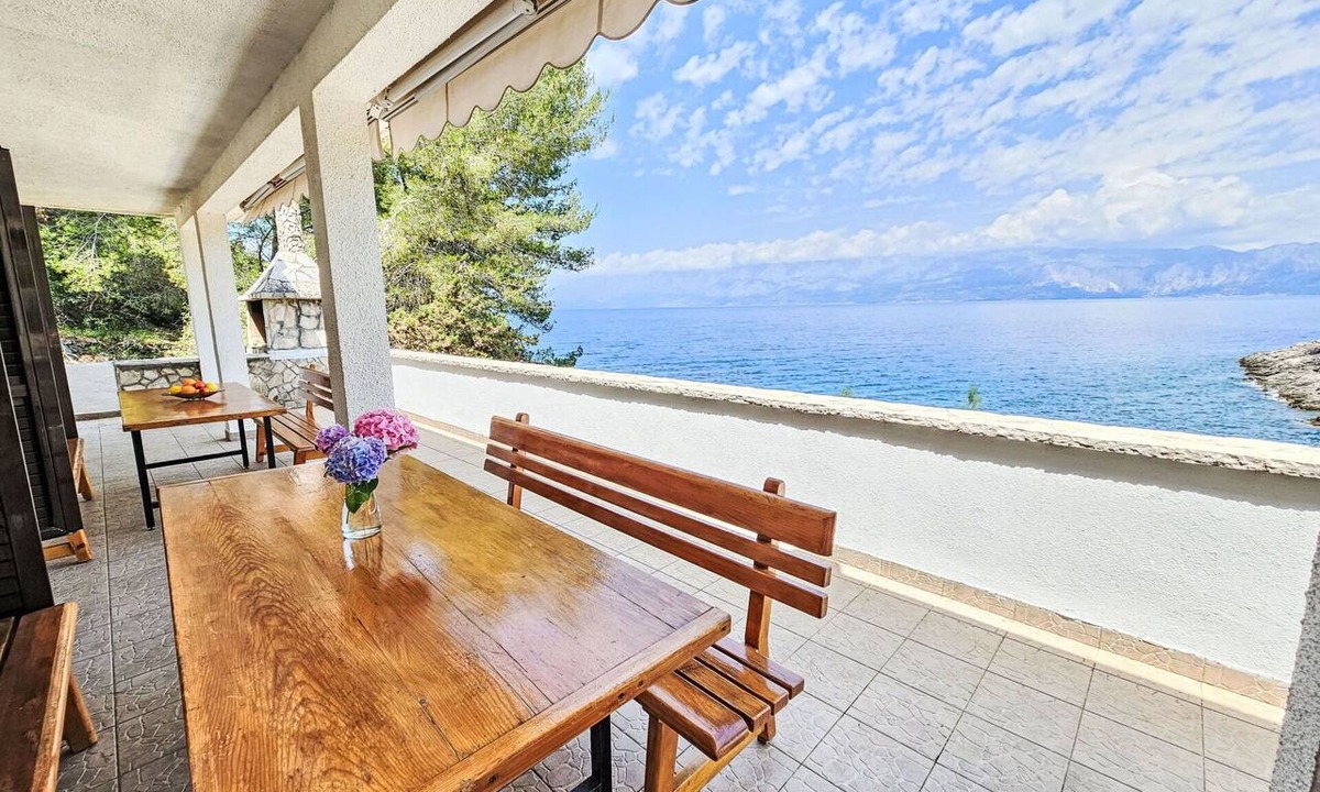 Bogomolje Apartment | Beautiful apartment for 4 guests with WIFI, A/C, TV and terrace
